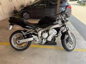 YAMAHA FZ6-S FAZER AB PLATZ