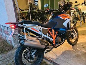 KTM 1290 SUPER ADVENTURE R MIT AKRAPOVIC UND ALU-KOFFERN