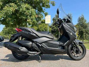 YAMAHA X-MAX 400 MOMO DESIGN NERO