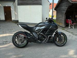 DUCATI DIAVEL CARBON 1200 ZARD TÜV 27 PERFORMANCE UNFALLFREI