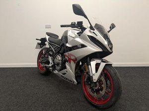 SUZUKI GSX-8R 776 CC