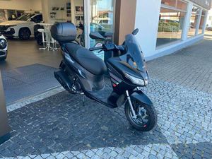APRILIA SXR 50 INCL. TOP-CASE
