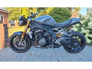 TRIUMPH SPEED TRIPLE 1200 RS