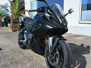 SUZUKI GSX-8R