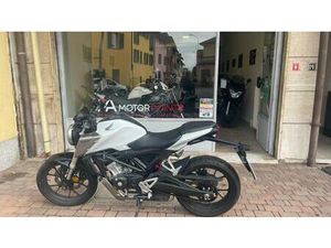 VENDO HONDA CB 125 R (2018 - 20) USATA A VIGEVANO (CODICE 9804239) - MOTO.IT