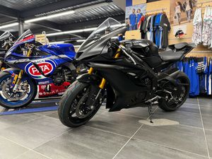 YAMAHA YZF-R6 RACE 2025