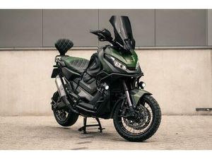 HONDA X-ADV 750 SONDERMODELL - VOLLAUSSTAT - AKRAPOVIC