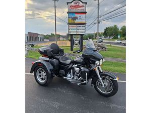 2018 HARLEY-DAVIDSON® FLHTCUTG - TRI GLIDE® ULTRA