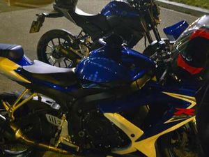 GSXR 600 K8 PAPIER A2 MAI FULL POWER