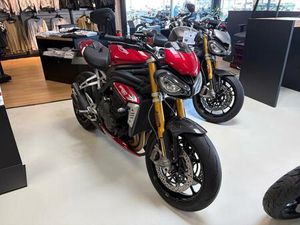 TRIUMPH SPEED TRIPLE 1200 RS MIT WERKSGARANTIE