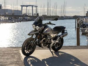 MOTO GUZZI V85 STRADA