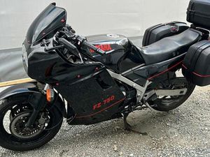 YAMAHA FZ 750