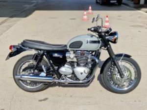 TRIUMPH BONNEVILLE T120 8000 KM VANCE&HINES X-PIPE