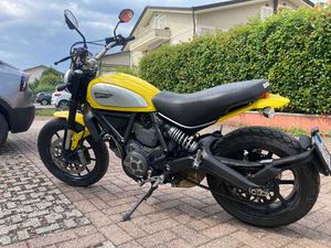 DUCATI SCRAMBLER ICON GIALLO