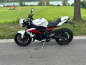 TRIUMPH STREET TRIPLE 675 R