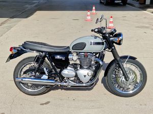 TRIUMPH BONNEVILLE T120 8000 KM VANCE&HINES X-PIPE →