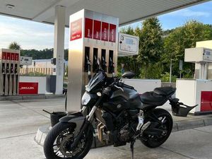 YAMAHA MT-07 MIT SPORTAUSPUFF, A2 TAUGLICH