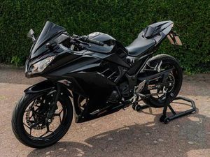 KAWASAKI NINJA 300 ABS (EX300A) — BAUJAHR 2016, SCHWARZ
