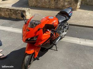 HONDA CBR 600 RR – 2006 • 2E MAIN * PRIX : 5 500  45500KM