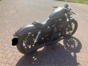 HARLEY DAVIDSON SPORTSTER IRON 883