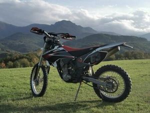 ПРОДАВАМ BETA RR 250КУБИКА ЕНДУРО С РЕГИСТРАЦИЯ ГР. СЕВЛИЕВО