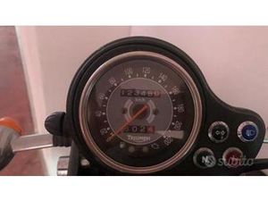 TRIUMPH BONNEVILLE - 2008