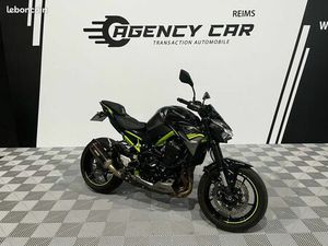 KAWASAKI Z900 6900 KM / ÉCHAPPEMENT AKRAPOVÌC / ENTRETIEN À JOUR
