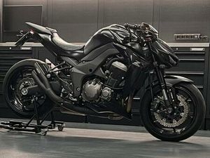 KAWASAKI Z1000 / BLACK EDITION