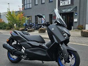 YAMAHA X-MAX 300