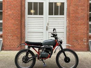YAMAHA DT 50 SCRAMBLER UMBAU TRACKER / CAFE-RACER - TOIZ BERLIN