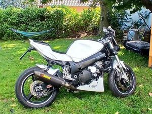 SUZUKI GSX-R 750 NAKED BIKE STREETFIGHTER UMBAU