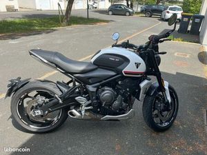 MOTO ROADSTER TRIUMPH TRIDENT