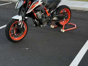 KTM 890 DUKE R