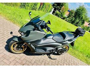 YAMAHA TMAX 560