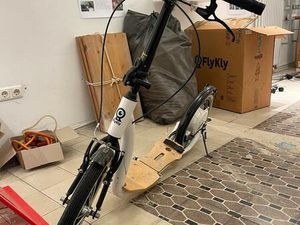 FLYKLY SMARTPED ROLLER MIT ELEKTROMOTOR E-SCOOTER TRETROLLER