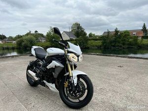 TRIUMPH STREET TRIPLE 675 ABS