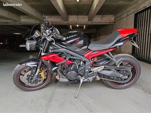 TRIUMPH STREET TRIPLE 675 R