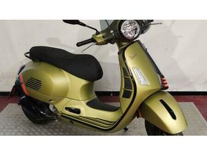 VENDO VESPA GTS 300 SUPER SPORT (2023 - 24) USATA A ROSTA (CODICE 9570499) - MOTO.IT