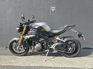 TRIUMPH SPEED TRIPLE 1200 RS