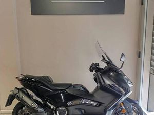 VENDO YAMAHA T-MAX 560 TECH MAX (2022 - 24) USATA A IMPERIA (CODICE 9812047) - MOTO.IT