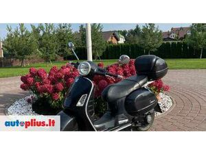 PIAGGIO VESPA 125 CC, SCOOTERS / MOPEDS