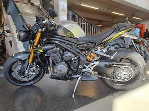 TRIUMPH SPEED TRIPLE 1200 RS "BLACK DEAL!"