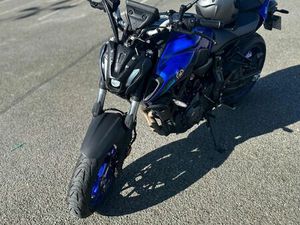 YAMAHA MT07 2023 A2 – BLEU AVEC LIGNE D'ÉCHAPPEMENT ARROW