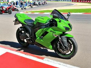 KAWASAKI NINJA ZX6R VERTE ÉTAT NEUF