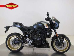 SUZUKI GSX-8TT ZWART