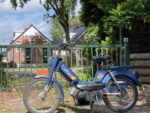 PEUGEOT 103 VOGUE AND LOT OF EXTRA PARTS