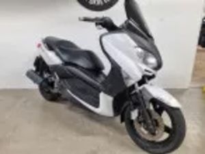 YAMAHA X-MAX 250