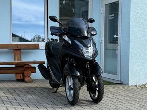 YAMAHA TRICITY 125 ABS 3 RAD ROLLER IN SCHWARZ (SMX)