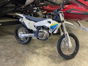 2025 HUSQVARNA FC 450 - DECEMBER BLOWOUT SALE!