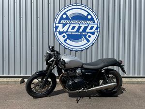 TRIUMPH STREET TWIN 900